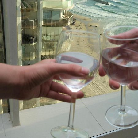 Sunny Sea View Studio Apartment Herzliya Luaran gambar