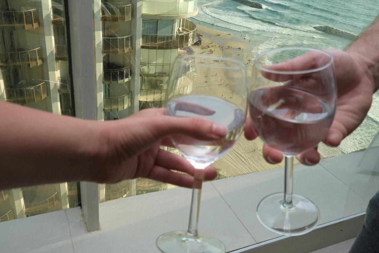 Sunny Sea View Studio Apartment Herzliya Luaran gambar