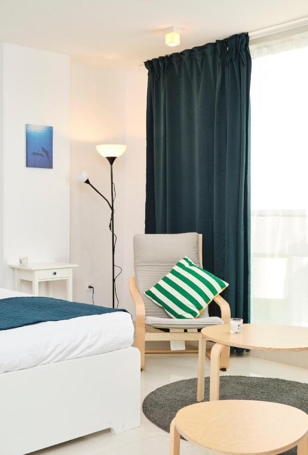 Sunny Sea View Studio Apartment Herzliya Luaran gambar