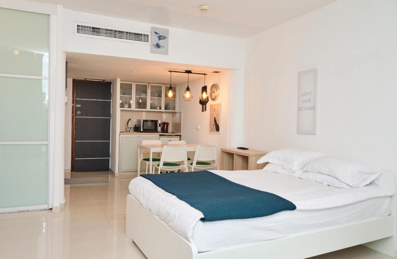 Sunny Sea View Studio Apartment Herzliya Luaran gambar