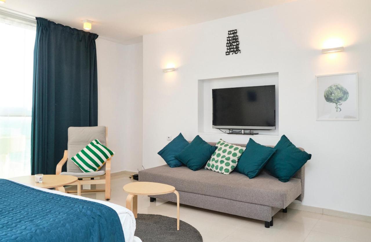 Sunny Sea View Studio Apartment Herzliya Luaran gambar