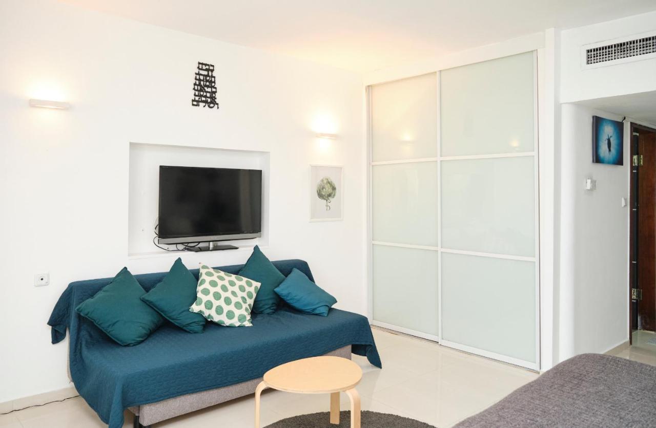 Sunny Sea View Studio Apartment Herzliya Luaran gambar