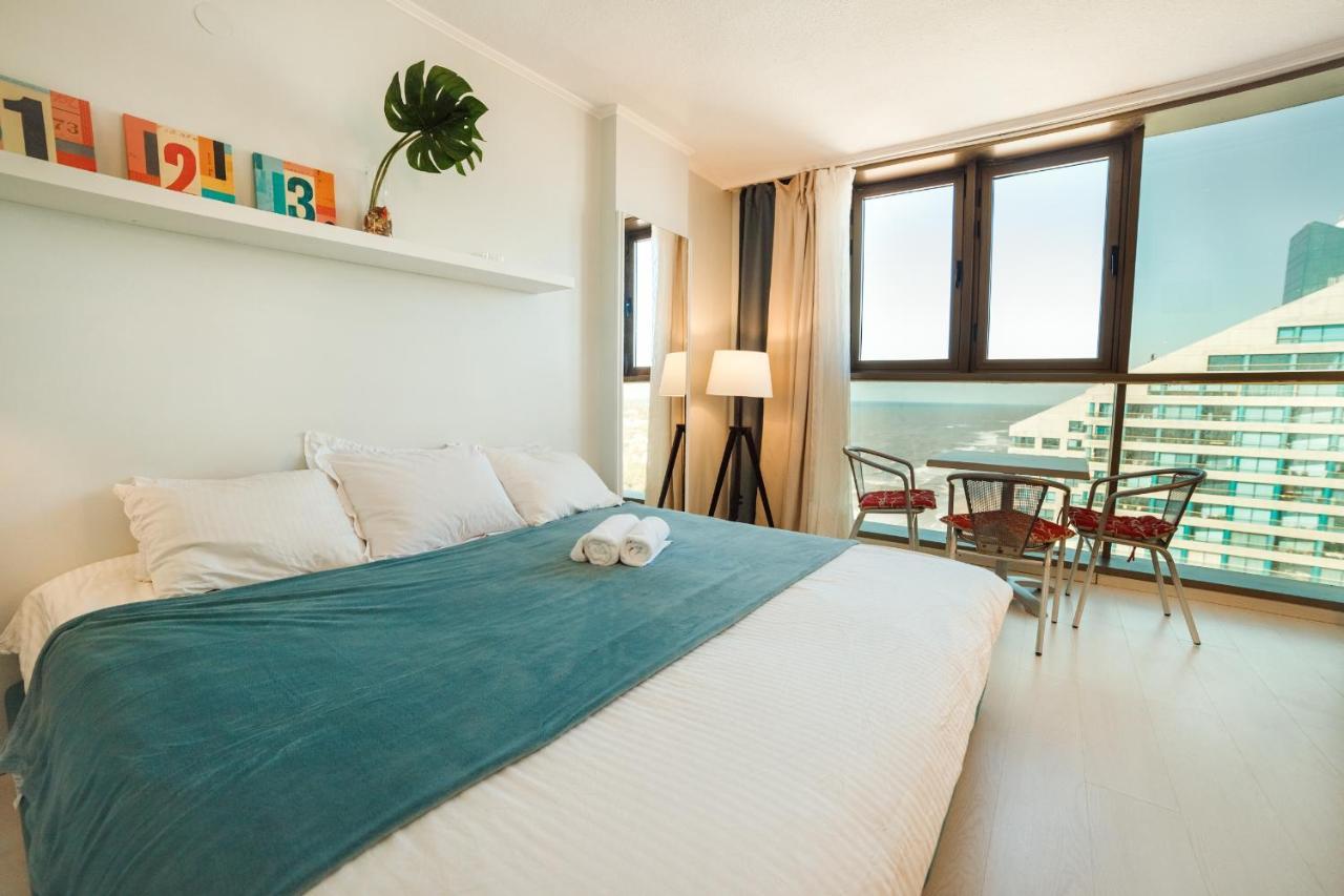 Sunny Sea View Studio Apartment Herzliya Luaran gambar