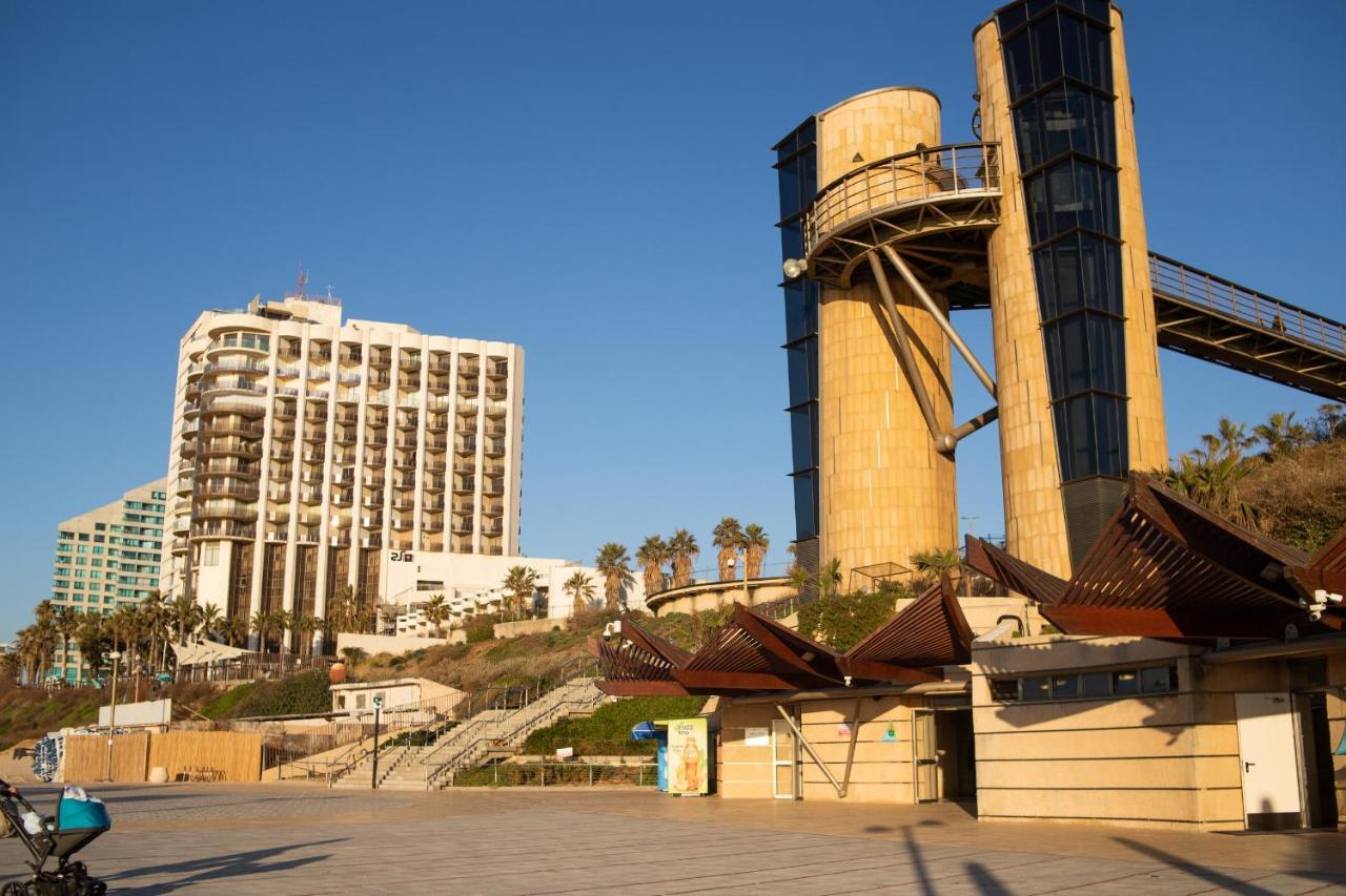 Sunny Sea View Studio Apartment Herzliya Luaran gambar