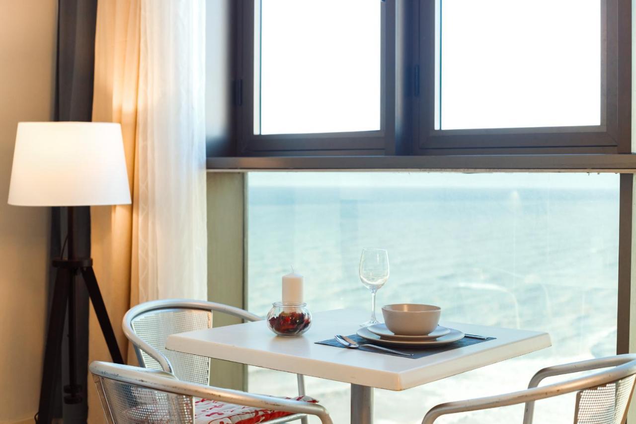 Sunny Sea View Studio Apartment Herzliya Luaran gambar