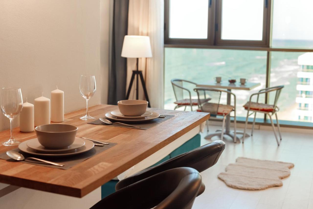 Sunny Sea View Studio Apartment Herzliya Luaran gambar