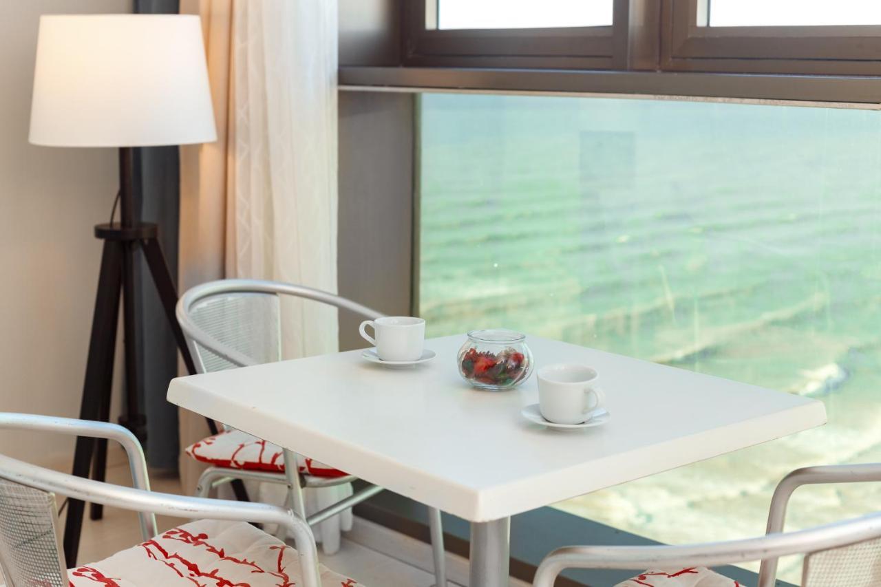 Sunny Sea View Studio Apartment Herzliya Luaran gambar